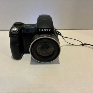 Sony CyberShot DSC-H9 Digital Camera 15x Zoom 8.1mp. Tested and working.